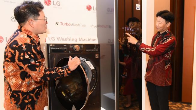 LG Styler dan mesin cuci cerdas seri AI DD terbaru. [LG Electronics Indonesia]