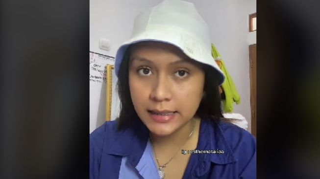 tangkapan layar video viral wanita komentari kasus Ferdy Sambo. [TikTok]