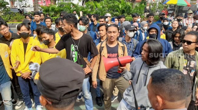 Lagi! Driver Ojol Hingga Mahasiswa Demo Tolak Kenaikan Harga BBM, Ribuan Polisi-TNI Dikerahkan