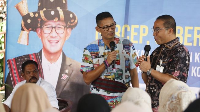 Ciptakan Lapangan Kerja Baru di Medan, Sandiaga Uno Beri Pelatihan Produk Turunan Buah Markisa