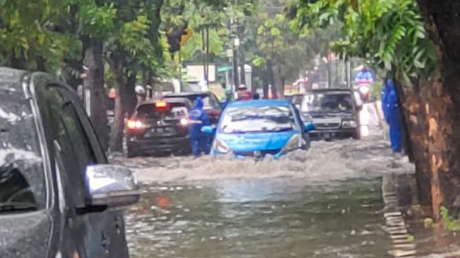 Nekat Terobos Banjir di Pulogadung, Sejumlah Motor Mogok, Ini 6 Tips Penanganan Mesin Mati