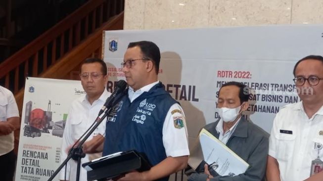 Gubernur DKI Jakarta Anies Baswedan usai sosialisasi terkait Pergub RDTR di Balai Kota, Rabu (21/9/2022). [Suara.com/Yosea Arga Pramudita]