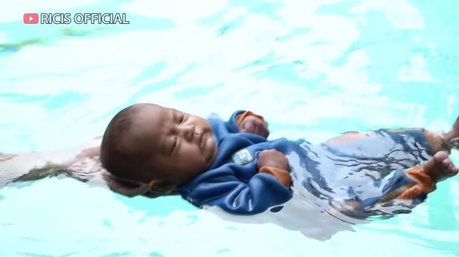 Ria Ricis Ajak Baby Moana Berenang Hingga Menyelam dan Berita Terpopuler Lainnya