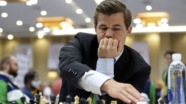 Lawan Diduga Curang, Magnus Carlsen Mundur dari Pertandingan Catur Online