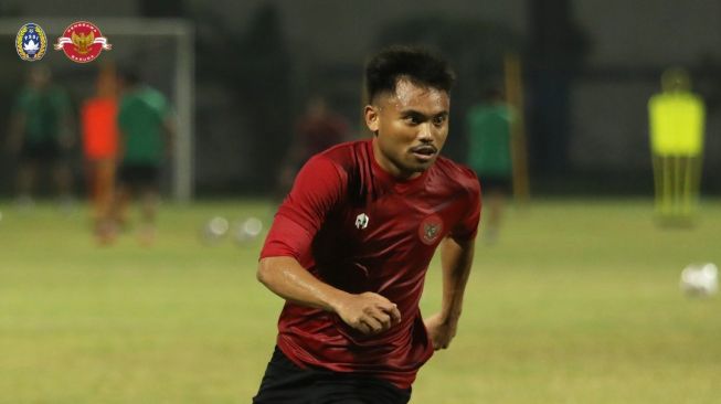 Saddil Ramdani berlatih bersama skuad Timnas Indonesia di Stadion Sidolig, Jalan Ahmad Yani, Bandung. Skuad Garuda asuhan pelatih Shin Tae-yong sudah menjalankan pemusatan latihan di Stadion Sidolig sejak Senin (19/9/2022). [PSSI]
