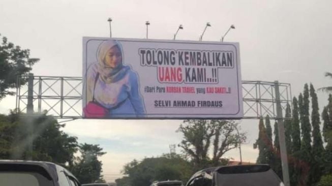 Viral Korban Dugaan Penipuan Travel Pasang Iklan Besar di Jalan Raya Kota Makassar, Minta Uang Dikembalikan