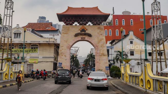 Suasana kompleks pertokoan di kawasan Pasar Baru, Jakarta Pusat, Kamis (22/9/2022). [Suara.com/Alfian Winanto]
