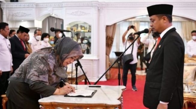 Andi Sudirman Lantik Rosmini Pandin Sebagai Kepala Dinas Kesehatan Sulsel