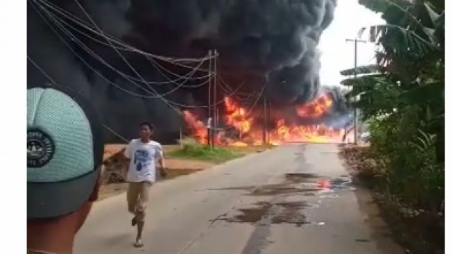 Gudang BBM di Palembang Sumsel terbakar dikelola oknum polisi pangkat aipda. [ist]