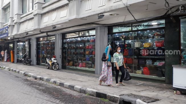 Suasana kompleks pertokoan di kawasan Pasar Baru, Jakarta Pusat, Kamis (22/9/2022). [Suara.com/Alfian Winanto]
