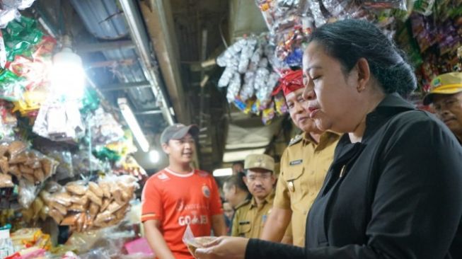Puan Maharani Pantau Harga Kebutuhan Pokok di Pasar Pondok Gede