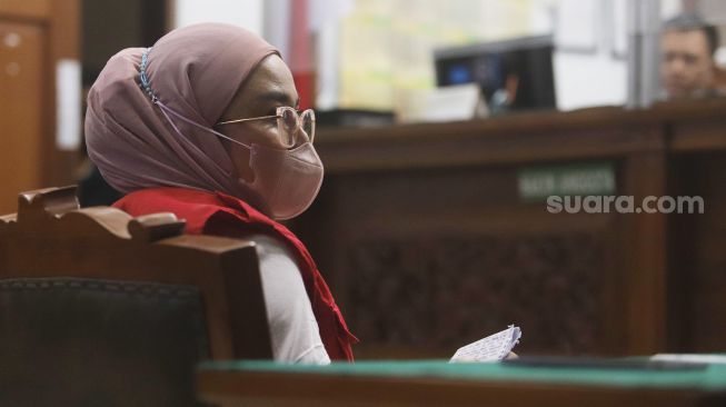 Medina Zein saat membacakan pledoi di Pengadilan Negeri Jakarta Selatan, Jakarta, Kamis (22/9). [Suara.com/Oke Atmaja]