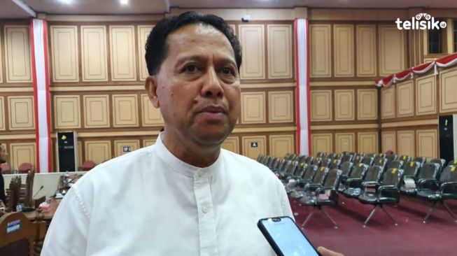 Wakil Ketua Bidang Kaderisasi DPW PAN Sultra Suwandi Andi menegaskan KSK masih kader partai tersebut. [Foto: Kardin/Telisik]