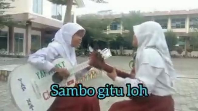 Video Dua Bocah SD Nekat Nyanyi Lagu Sindir Ferdy Sambo Bikin Netizen Ketar Ketir: Bikin Merinding