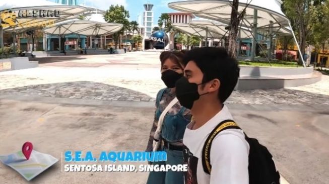 Momen Liburan Alshad Ahmad dan Tiara Andini di Singapura (YouTube/Alshad Ahmad)