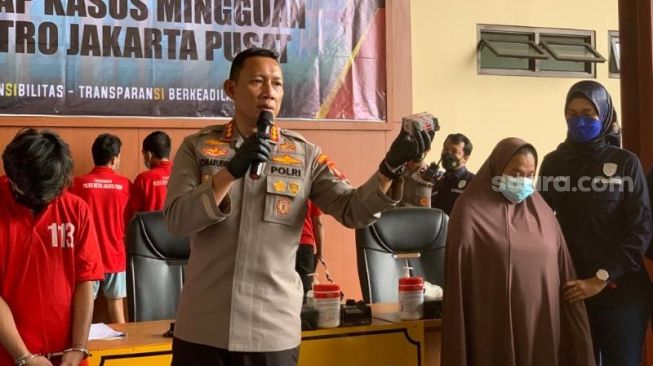 Modus Baru Peredaran Narkoba di Jakarta: Emak-emak Difabel jadi Kurir Bandar, Diupah Rp20 Juta Tiap Antar Sabu