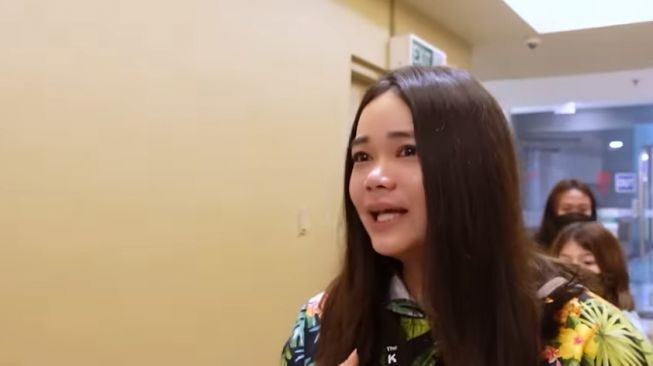 Momen Olivia Allan Sewa Bioskop (YouTube/The Sumargo's)