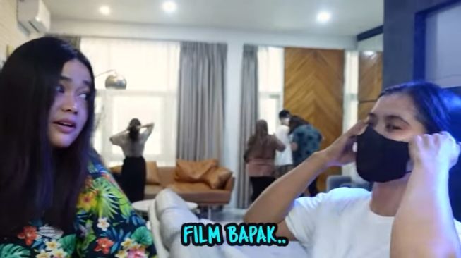 Momen Olivia Allan Sewa Bioskop (YouTube/The Sumargo's)