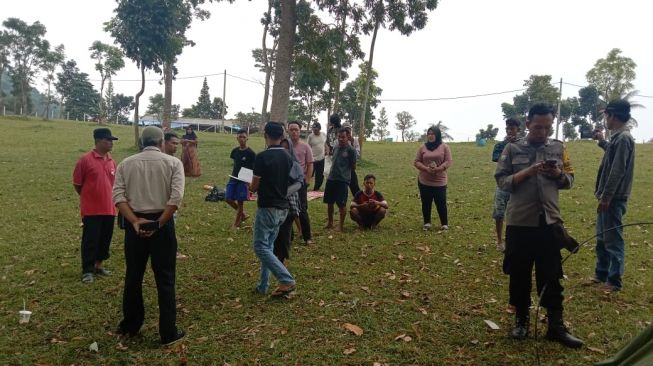 Hendak Berkemah Bersama Pasangan, Seorang Pria di Bukit Waruwangi Serang Tewas Tersambar Petir