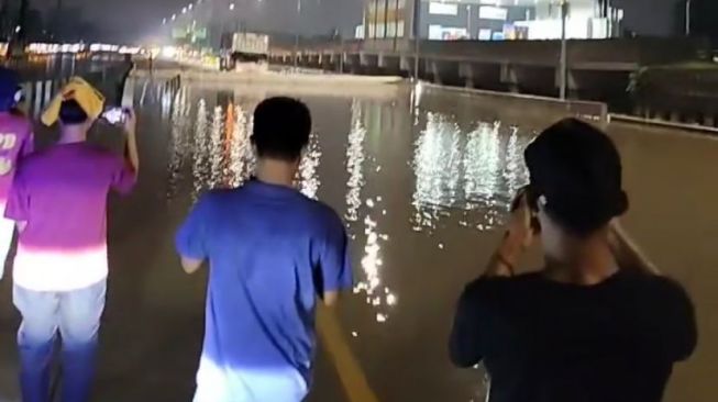 Tol BSD Ditutup Total Dampak Terendam Banjir Usai Diguyur Hujan Deras