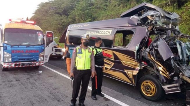 Lima Orang Meninggal, Ini Identitas Korban Kecelakaan Maut di Ruas Tol Semarang-Solo