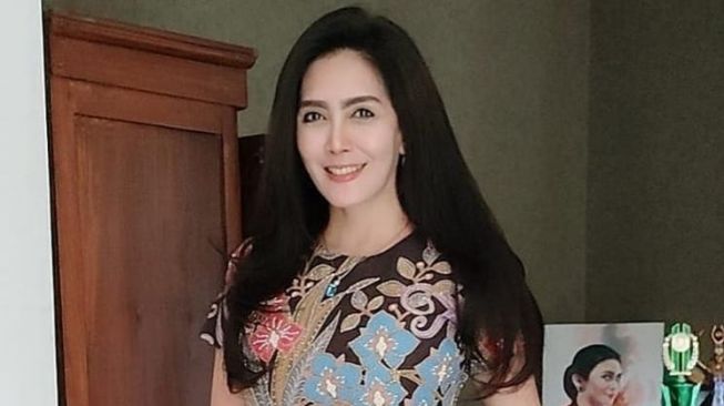 Gaya Ngantor Artis Anggota DPR (instagram)