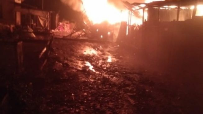 22 Kios di Pasar Sentiong Balaraja Terbakar