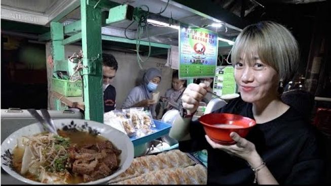 Siapa Ria SW? Teman Makan Netizen yang Baru Comeback ke YouTube