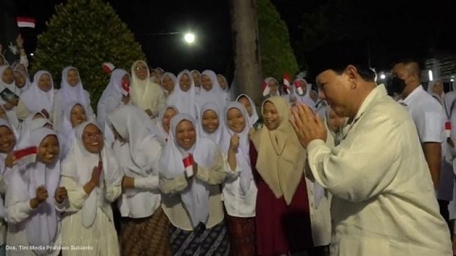 Menteri Pertahanan (Menhan) Prabowo Subianto saat mengunjungi Pondok Pesantren API Asri Syubbanul Wathon Tegalrejo Magelang, Jumat (23/9/2022). (Dok. Tim Media Prabowo Subianto).