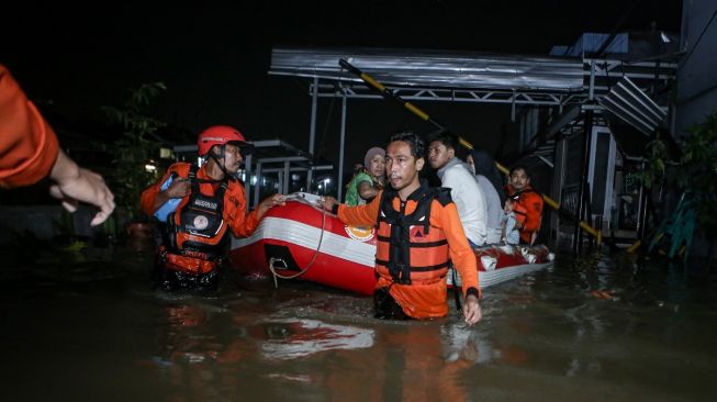 Tiga Remaja di Teluknaga Tangerang Tewas Tersengat Listrik Saat Banjir