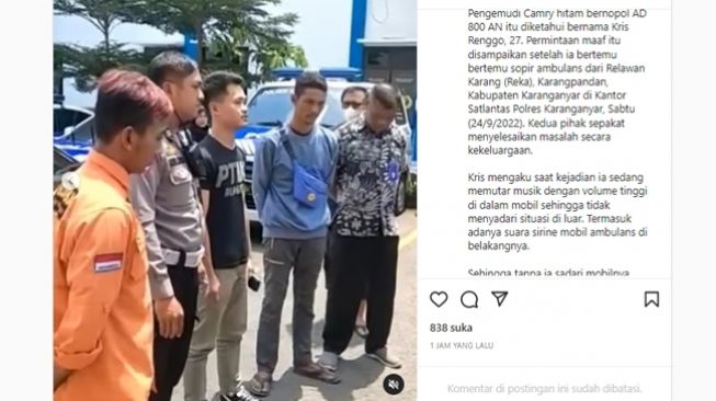 Toyota Camry halangi perjalanan ambulans antar pasien lansia ke RSUD Karanganyar. (Instagram/@infokabarsalatiga)