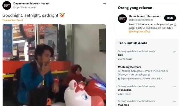 Merokok sambil Mainkan Wahana Permainan Anak, Video Pemuda Ini Banjir Hujatan