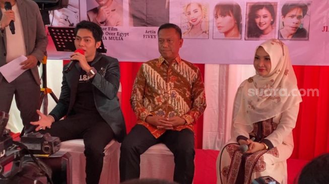 Roro Fitria mengikuti acara kegiatan sosial di kawasan Kebagusan, Pasar Minggu, Jakarta Selatan, Minggu (25/9/2022). [Adiyoga Priyambodo/Suara.com]