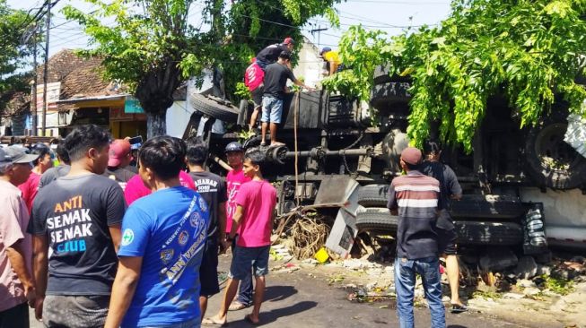 4 Korban Tewas Truk BBM Terguling di Banyuwangi Dapat Santunan, Pemilik Kendaraan Bakal Dipanggil Polisi
