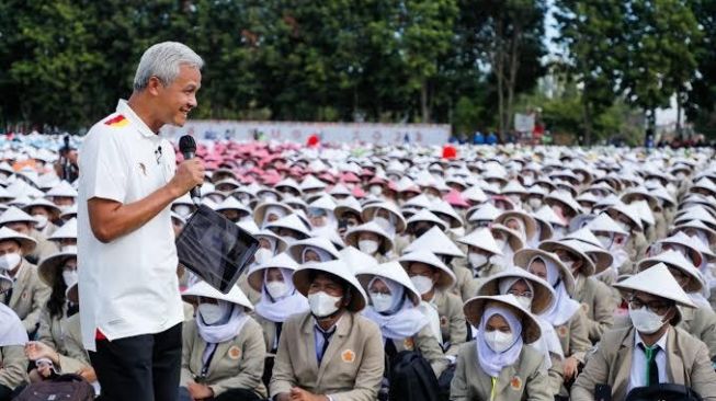 Ganjar Minta Kagama Berikan Kontribusi Nyata bagi Daerah