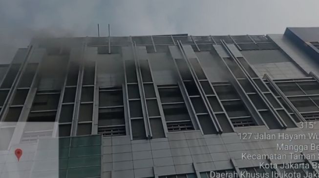 Gedung LTC Glodok di Lantai 5 Terbakar, Titik Api Muncul dari Panel Listrik
