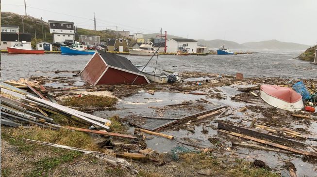 Foto menunjukkan kerusakan yang disebabkan oleh Badai Fiona di Rose Blanche-Harbour le Cou, Newfoundland dan Labrador, Kanada, Minggu (25/9/2022). [Pauline Billard / AFP]