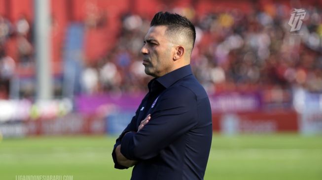 Arema FC Kalah Beruntun di Lima Pertandingan, Javier Roca Bicara Soal Keberuntungan