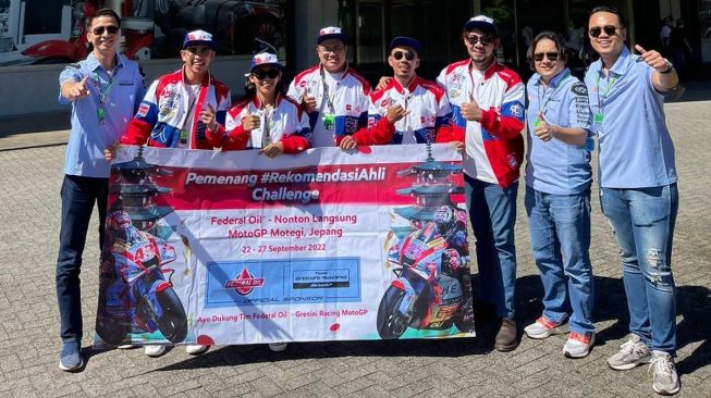 PT ExxonMobil Lubricants Indonesia (EMLI) mengajak pengguna dan perwakilan jaringan penjualan Federal Oil berwisata ke Jepang untuk nonton MotoGP Jepang [Federal Oil].