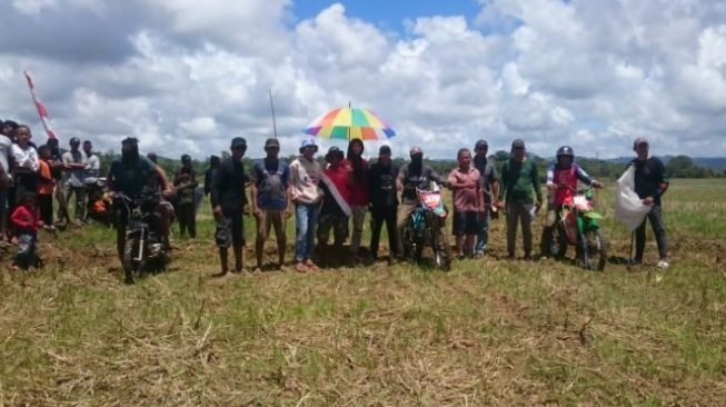 Lomba Balap Sepeda Motor Pengangkut Gabah di Kecamatan Tonra Kabupaten Bone Usai Panen Padi