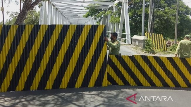 Jembatan Mojo Pengubung Kota Solo dan Sukoharjo Resmi Ditutup untuk Perbaikan