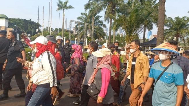 200 Perwakilan Temui Anggota Dewan, Sebagian Massa di Depan Gedung DPR Bubarkan Diri