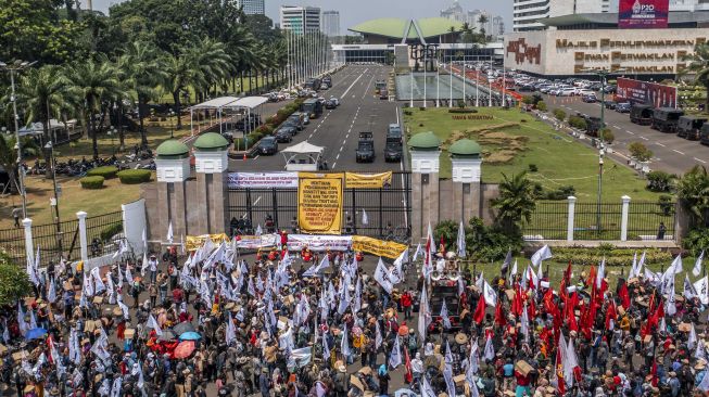 2.432 Personel Gabungan TNI Polri Amankan Aksi Demo Tolak RUU Kesehatan Omnibus di Depan Gedung DPR RI