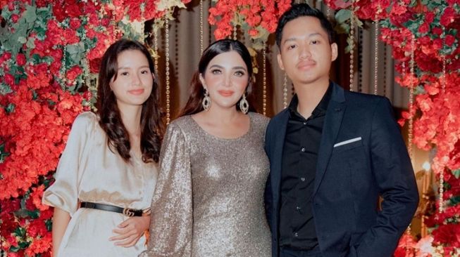  Potret Sarah Menzel di Acara Keluarga Hermansyah (instagram/@ashanty_ash)