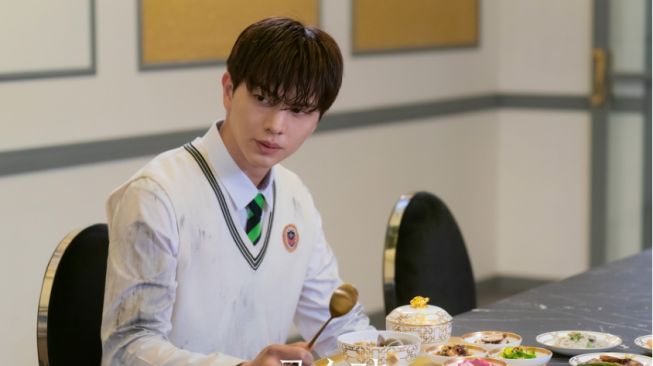 Sinopsis Golden Spoon Episode 1: Yook Sung Jae dan Sendok Emas Perubah Nasib