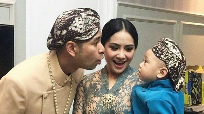  Potret Tedak Siten Anak Artis (Instagram/@silvianggraeni95)