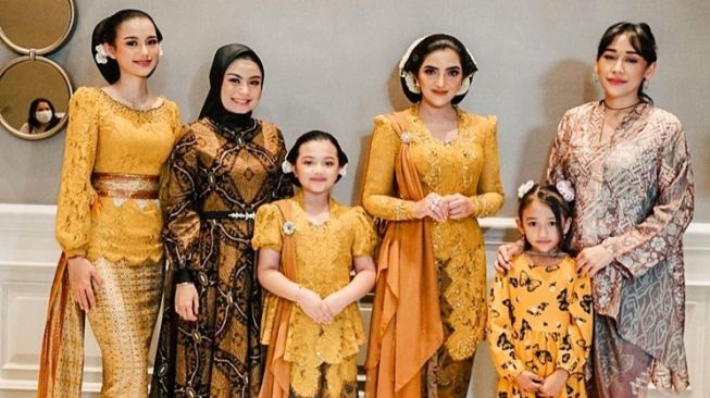  Potret Sarah Menzel di Acara Keluarga Hermansyah (instagram/@ashanty_ash)