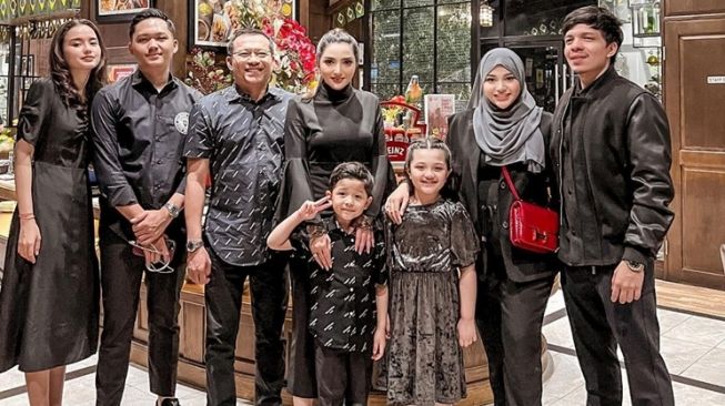  Potret Sarah Menzel di Acara Keluarga Hermansyah (instagram/@ashanty_ash)