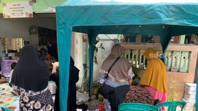 Penampakan dapur umum korban kebakaran di kawasan Menteng, Jakarta Pusat. (Suara.com/Rakha)