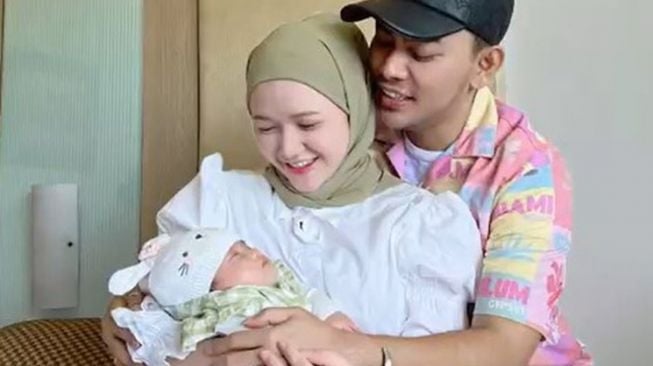 7 Potret Anak Fikoh LIDA dan Fomalhaut Zamel, Wajah Bayinya Dipuji Banyak Orang